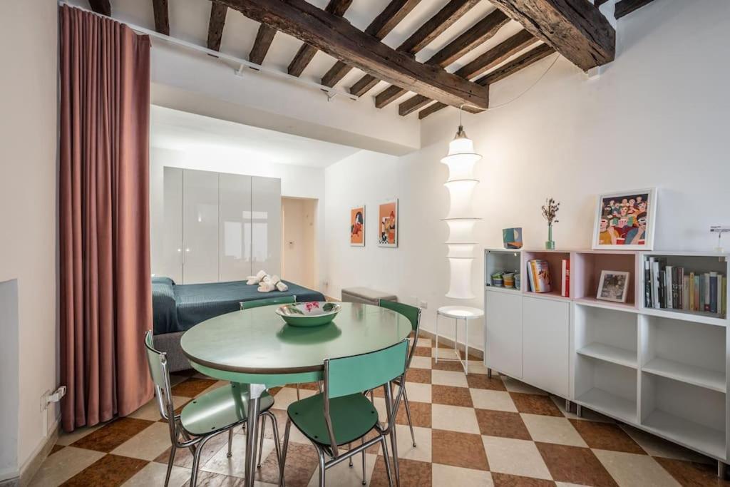 Casa Camilla - Arty Suite Nel Centro Storico Parma Exterior photo